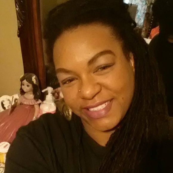 Meet your Posher, Carolyn Grace - Picture 1 of 2